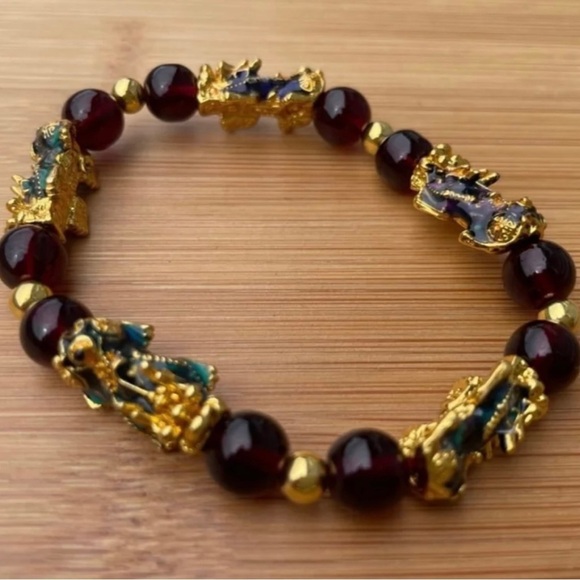 Garnet Wealth Pixiu Bracelet - Picture 6 of 7